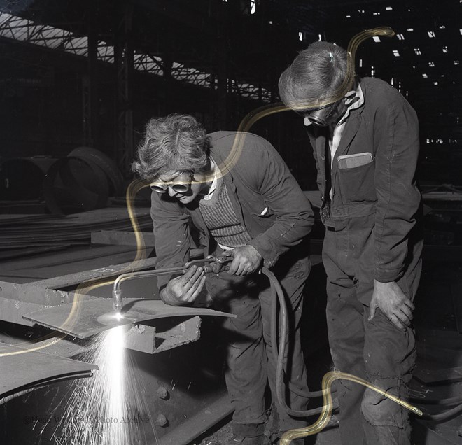 Photographs of apprentices being shown a job