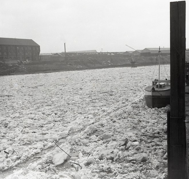 Ice flowing down the river Tees - Winter 62/70