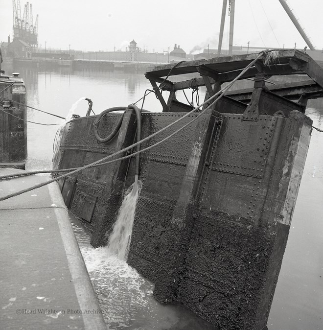 Removal of old dock gates at British Transport Dock