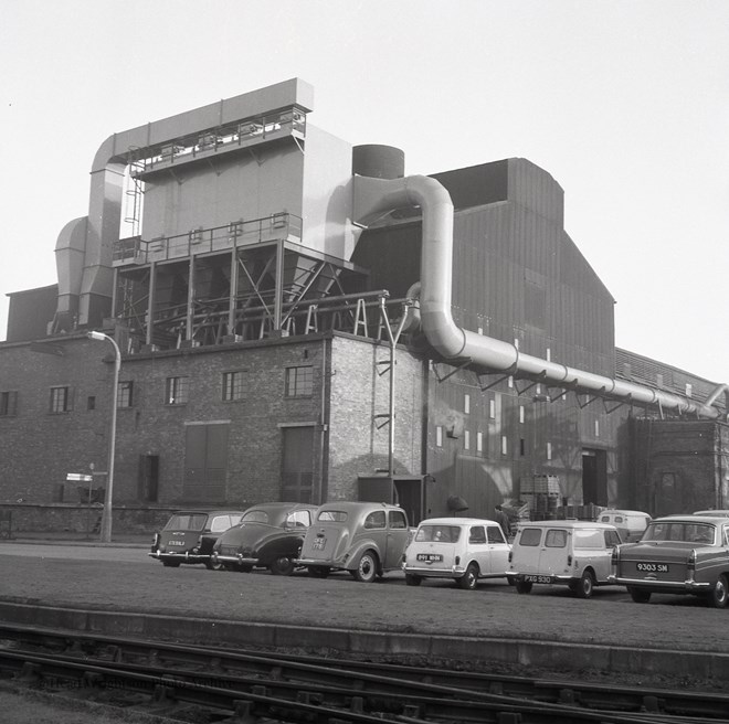 Dust extractor on foundry roof