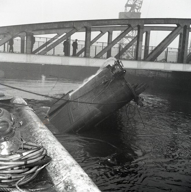 Middlesbrough Dock Gates Showing Pintle