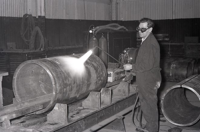 Preheating Of Tube In Welding Shop