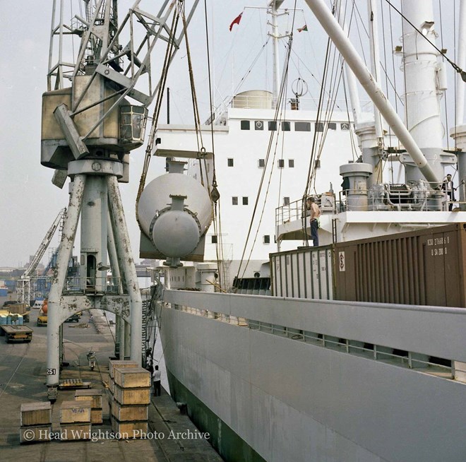 Loading of Pemex heat exchanger Liverpool Docks