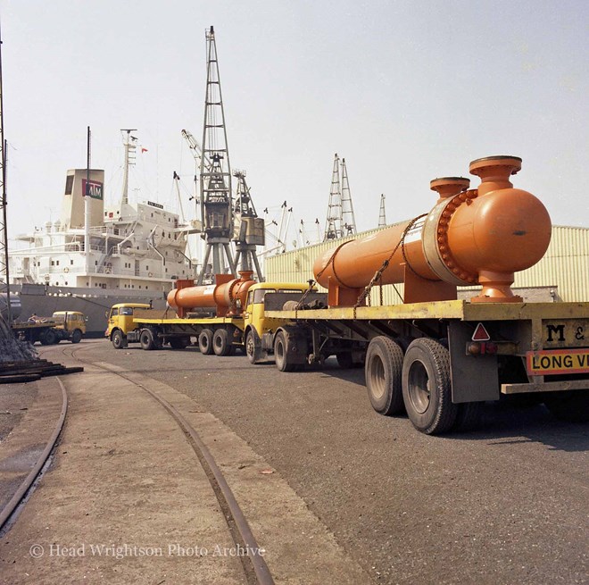 Loading of Pemex heat exchanger Liverpool Docks