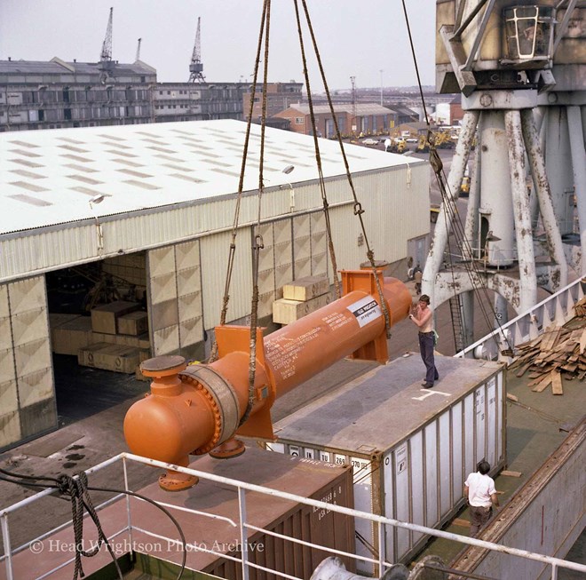 Loading of Pemex heat exchanger Liverpool Docks