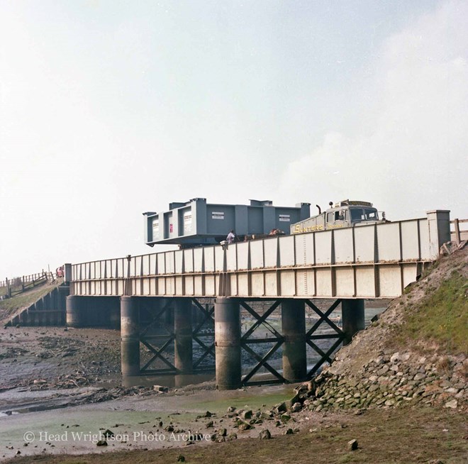 117 tonne structure on back of Sunters wagon, Tees Road (Greatham Creek)
