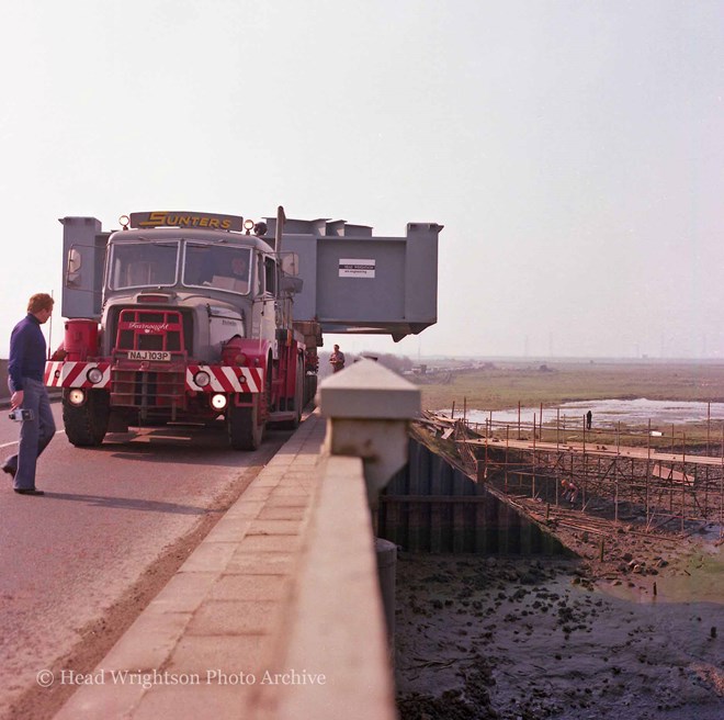 117 tonne structure on back of Sunters wagon, Tees Road  (Greatham Creek)