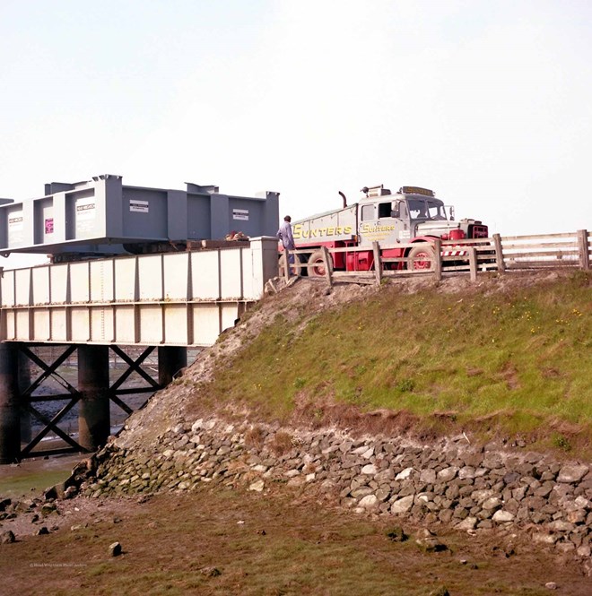 117 tonne structure on back of Sunters wagon, Tees Road  (Greatham Creek)