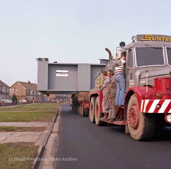 117 tonne structure on back of Sunters wagon, Wolviston Back Lane