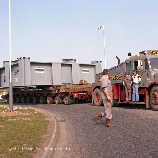 117 tonne structure on back of Sunters wagon, toward Wolviston Back Lane