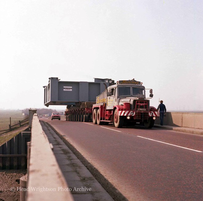 117 tonne structure on back of Sunters wagon, Tees Road  (Greatham Creek)