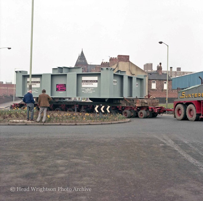 117 tonne structure on back of Sunters wagon, Church Road/Maritime Road