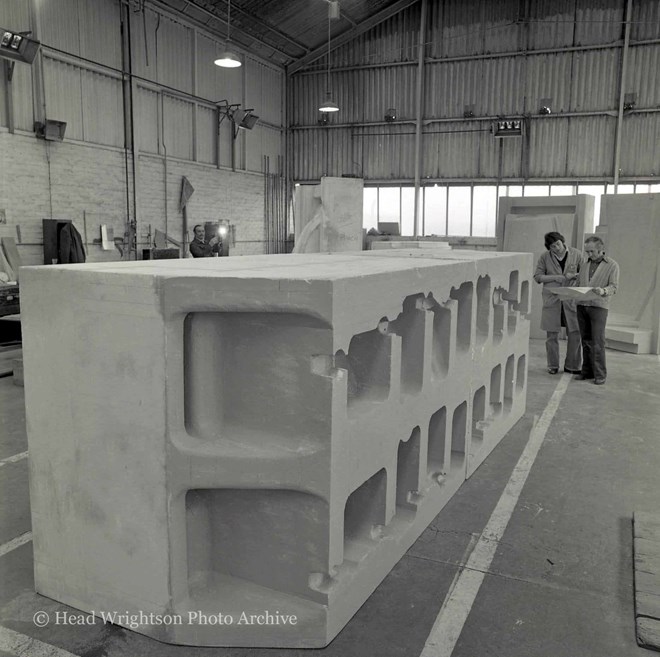 Quality inspecting large moulds