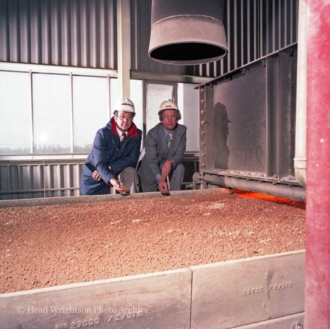 1978 Max Clark of HWPEL and Geoff Laugher of Lytag examine the sinter at Eggborough (Doncaster)