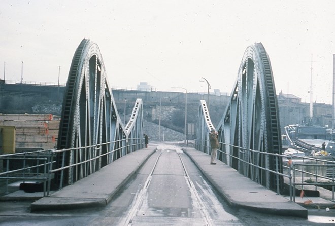 Aluminium bascule bridge, end view, Sunderland, before demolition