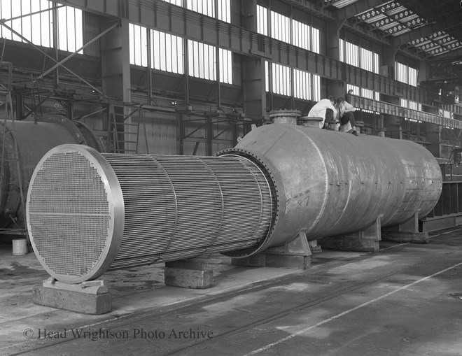 Heat exchanger bundle entering shell