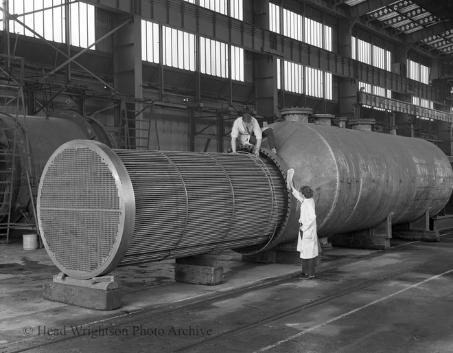 Heat exchanger bundle entering shell