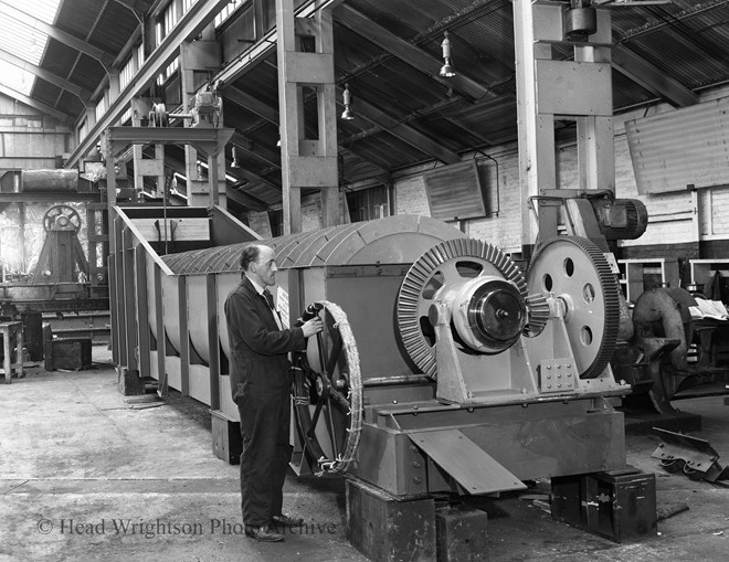 Classifier @ H.W. Stockton Ltd

Fitter Norman Pode standing in front of classifier in Stockton Forge fitting shop.