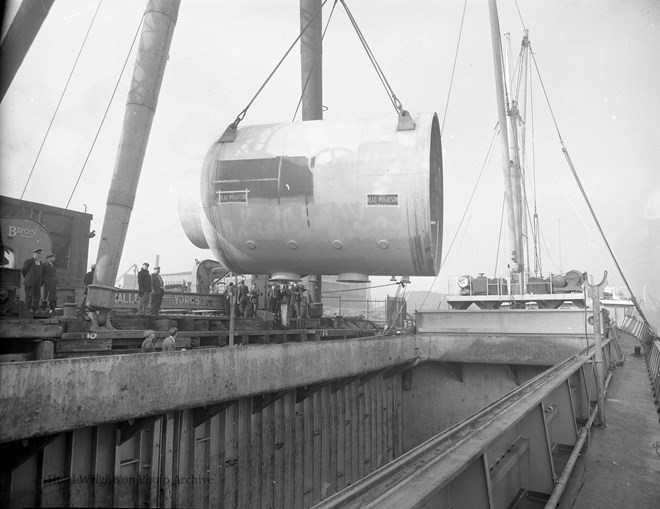 Flame Trap Lifting at Mbro Docks