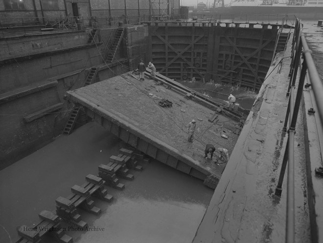 Recovery of old dock gate from West Hartlepool docks