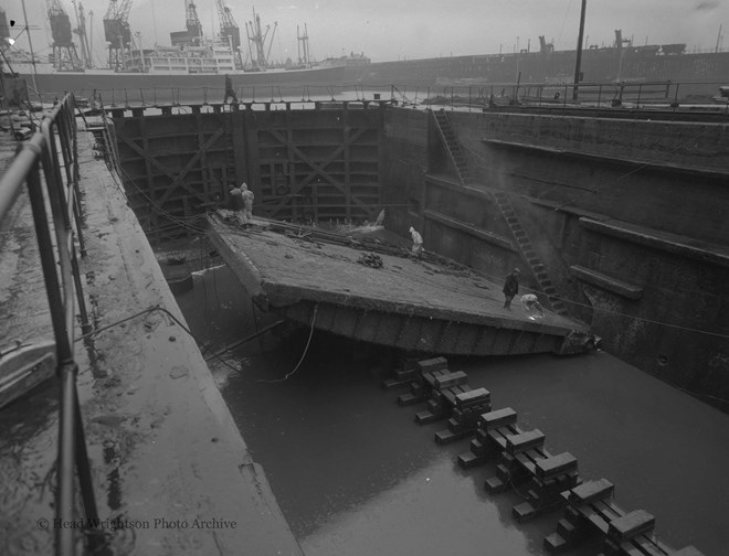 Recovery of old dock gate from West Hartlepool docks