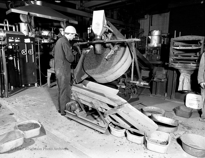 Sinter Pellet Maker in Sinter Lab