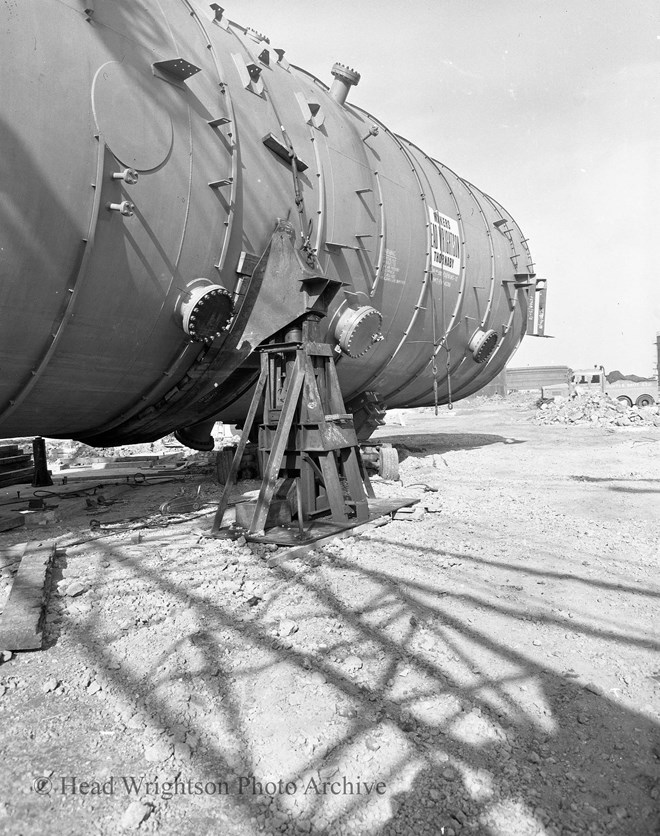 atmospheric column being erected at Teesport