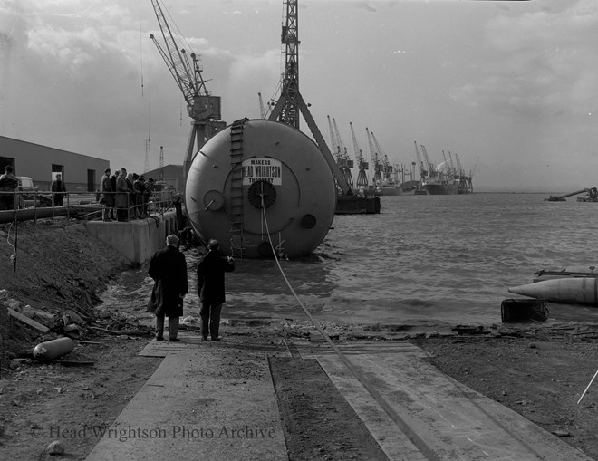 Atmospheric column being erected at Teesport