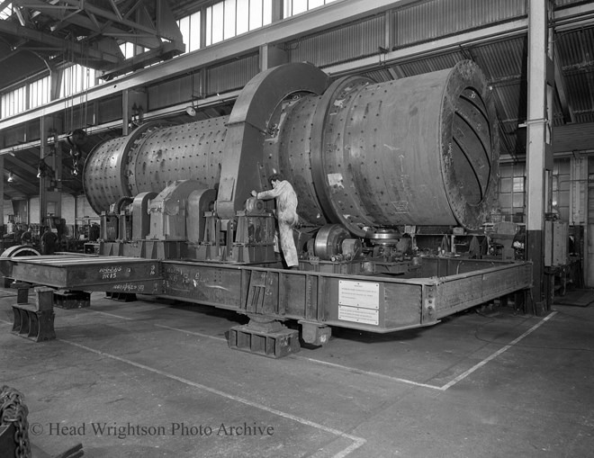 LARGE DRYER WITH MAN