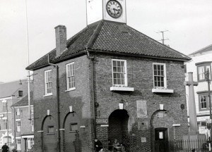 link and image related to article on Yarm Town Hall