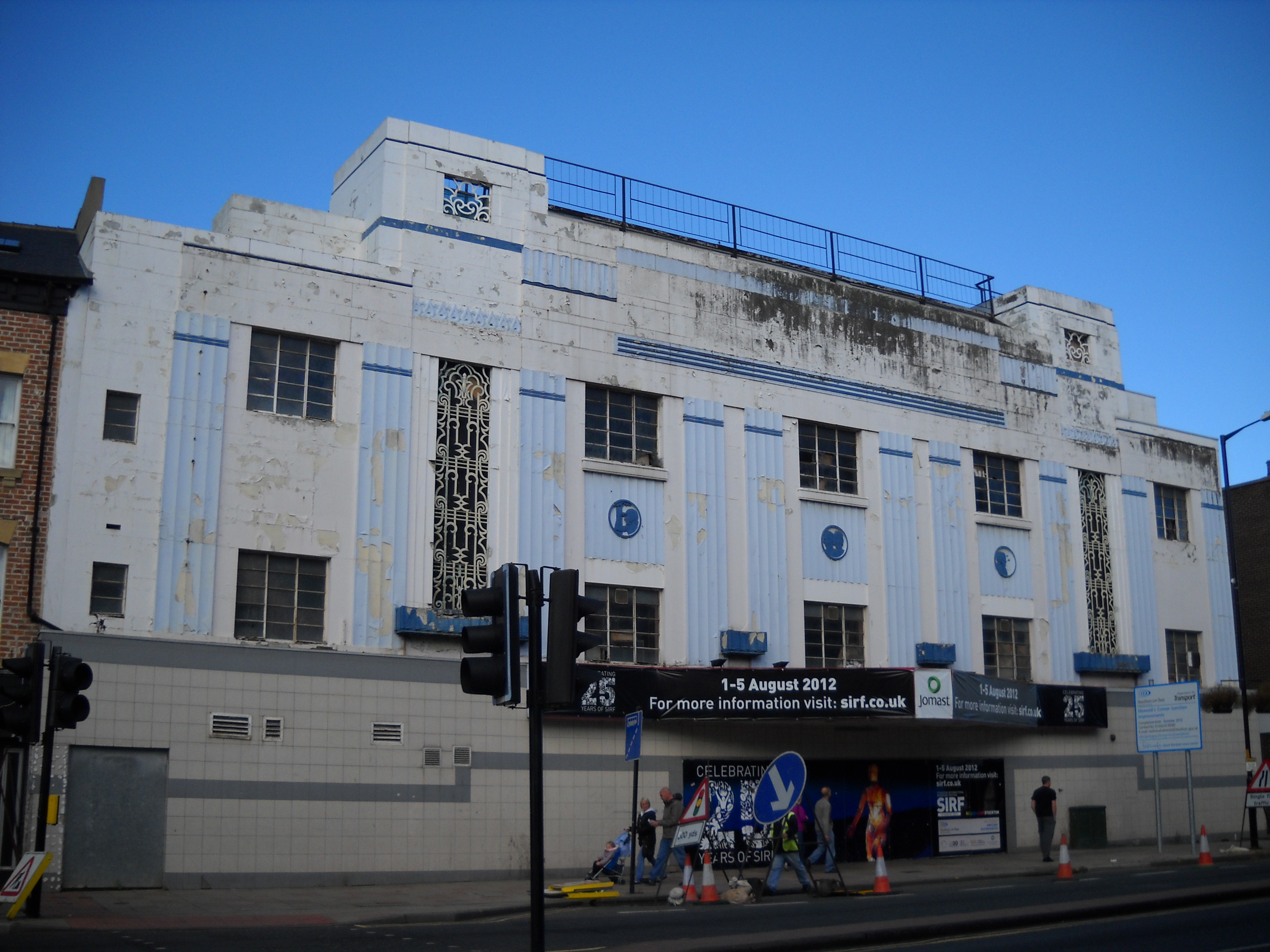 154-157 High Street The Globe