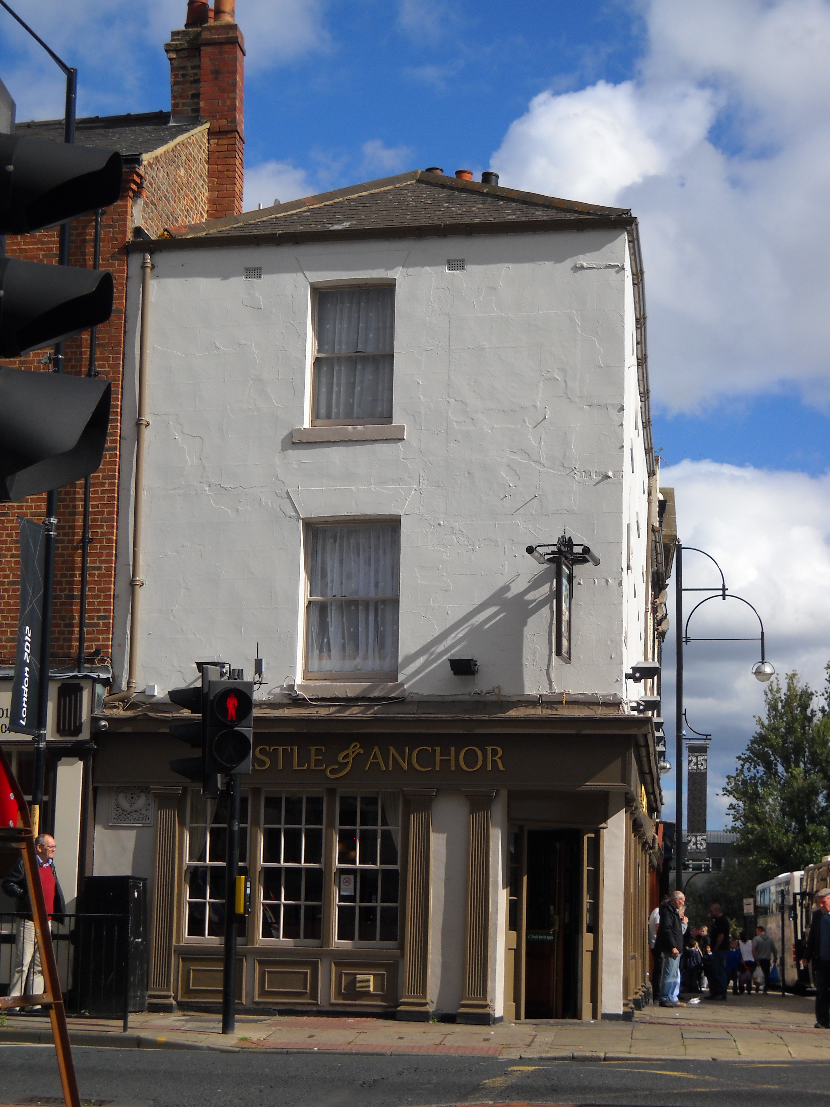 Castle & Anchor Public House
2 Church Road,