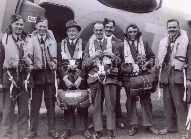 608 aircrew and 3 news reporters from local newspapers taken up in a Hudson aircraft of 608 Squadron. September 1941