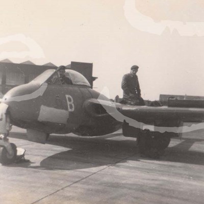 608 Squadron ground crew with a Vampire