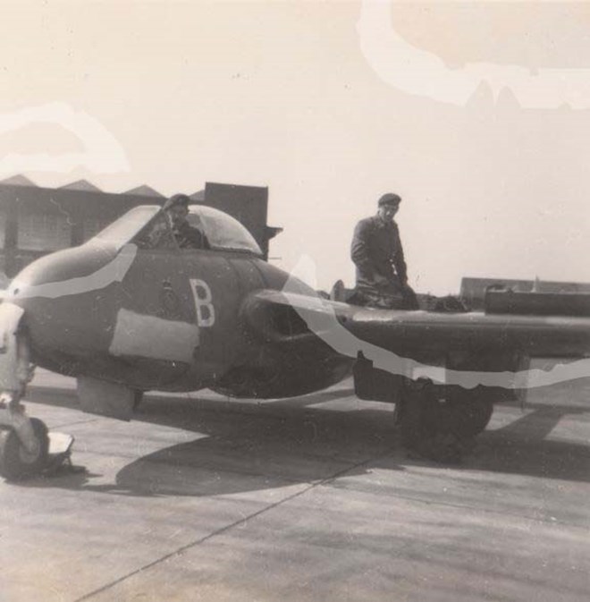 608 Squadron ground crew with a Vampire at Thornaby 1955