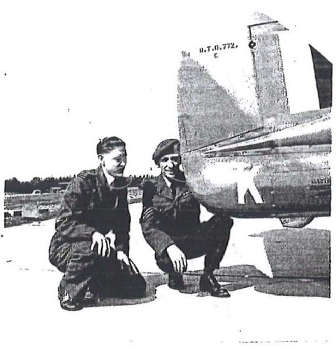 Unknown crew at Thornaby inspecting a Vampire